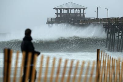 Se forma tormenta tropical "Chantal" frente a costas del sureste de EU; hay advertencias para Carolina del Norte y del Sur