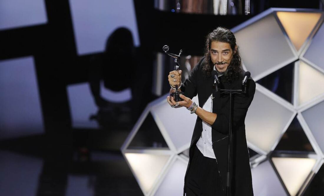 El premio, que se lo dedicó especialmente a su hijo, se lo entregará a su madre, que es quien guarda todos los reconocimientos que ha obtenido. FOTO: Jorge Zapata/EFE.