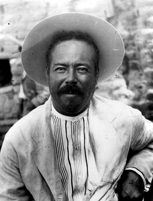 En 1926, el nombre de Francisco Villa volvería a ser noticia debido a que la tumba donde descansaban sus restos había sido saqueada, entre los objetos que extrajeron el que causó mayor escandalo fue la extracción de su cabeza. Al día de hoy el paradero de la cabeza del revolucionario sigue siendo desconocido. Foto: Mediateca INAH/ Especial.