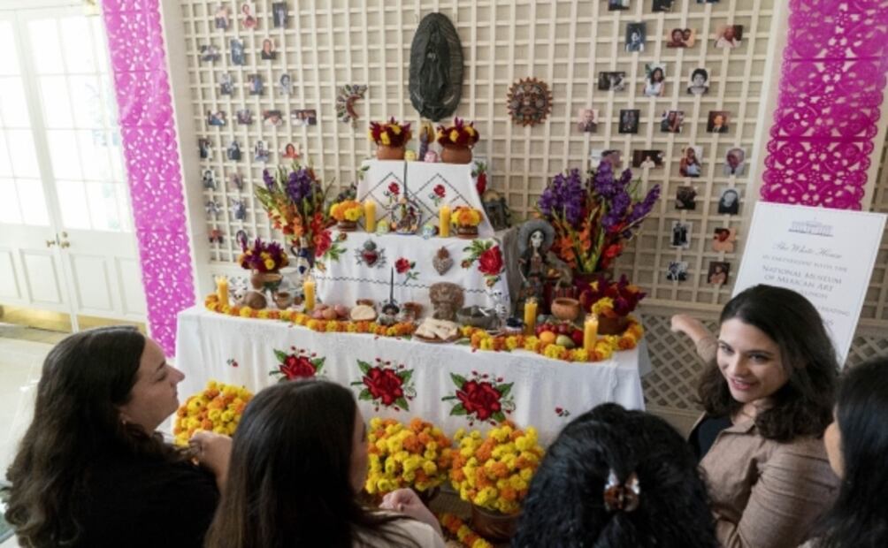 La Casa Blanca celebra Día de Muertos con ofrenda a familiares del personal