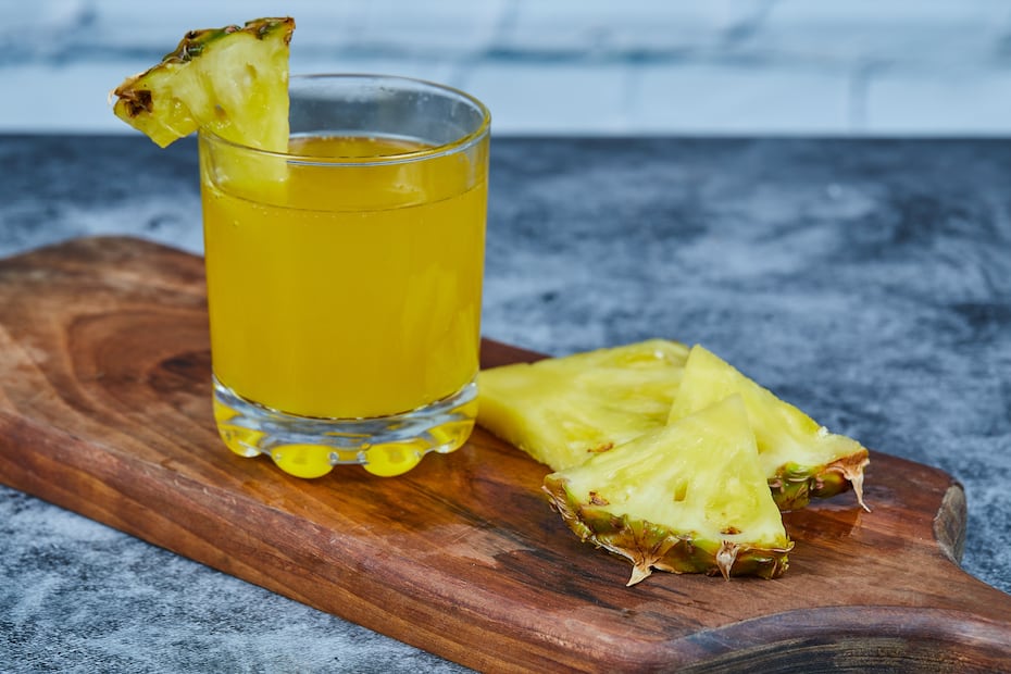 La bromelina de la cáscara de piña favorece la digestión y facilita la descomposición de proteínas. Foto: Freepik