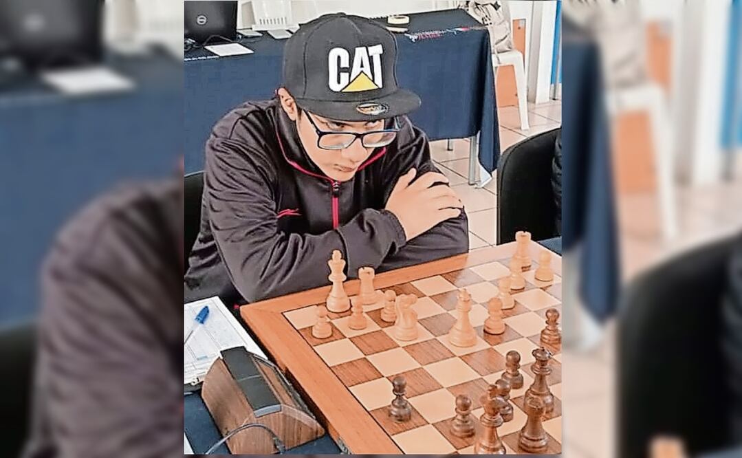 Cristian descubrió el tablero a los cinco años, y a sus 13 es considerado el mejor ajedrecista infantil del Edomex. Foto: Especial