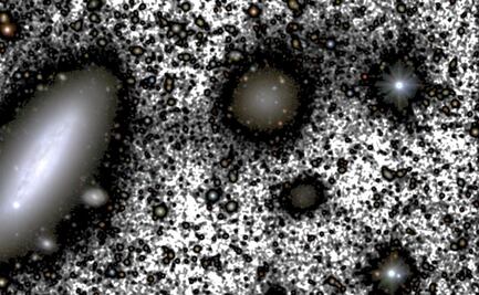 Descubren qué causa la escasez de materia oscura en las galaxias