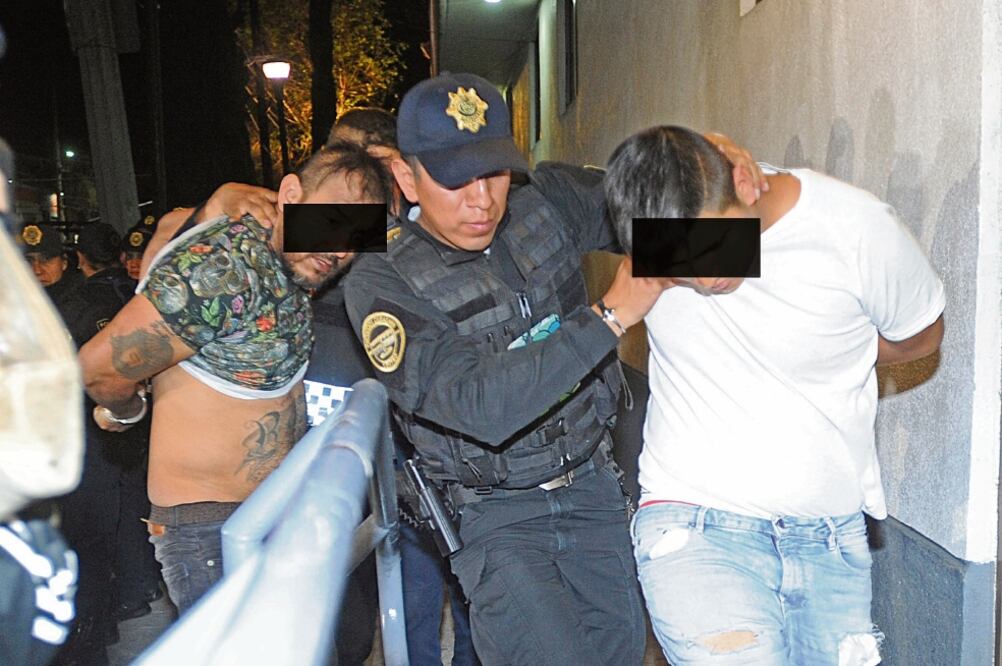 Los sujetos detenidos, tras una denuncia anónima, presuntamente festejaban la liberación de la cárcel de uno de ellos cuando fueron capturados. (LUIS CARBAYO. CUARTOSCURO)