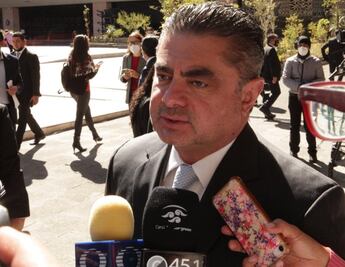 Periodistas no deben informar sus percepciones: Luis E. Cházaro revira contra Patricia Armendáriz 