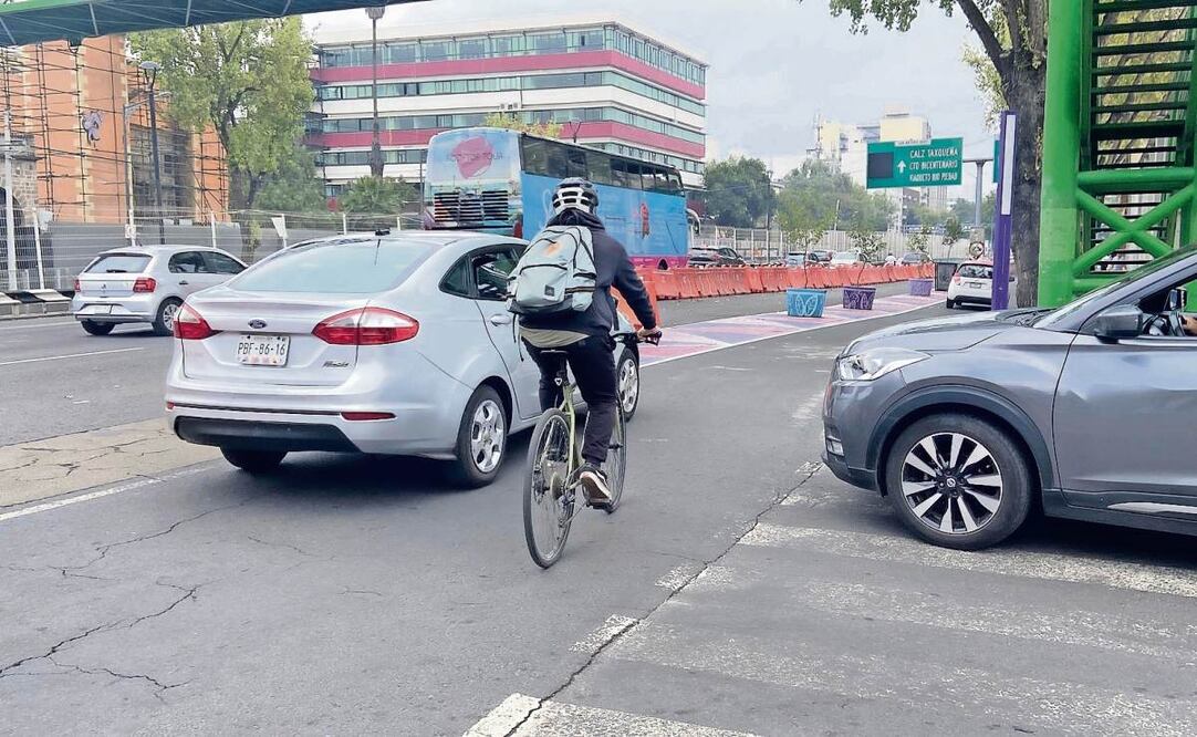 Aunque autoridades dicen que los ciclistas estarán muy protegidos en la nueva vía, que está en prueba piloto, ellos opinan que se enfrentarán a varios peligros. Foto: Juan Carlos Williams