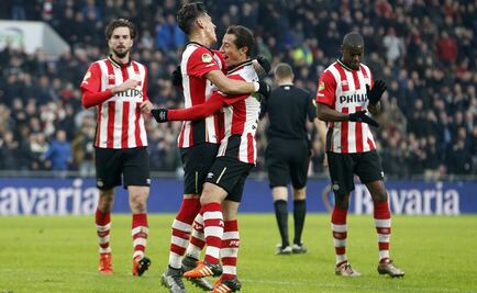 PSV gana y es líder en Holanda