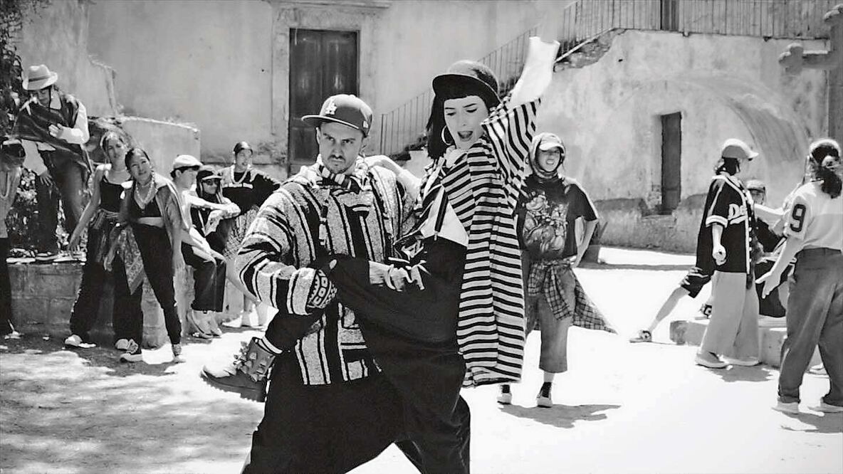 Ricardo Estrada interpretó a Piquillo, mientras que Jaime Torres, conocido por su personaje de Madame Glam Drag, jugó el papel de una de las primas. / Facebook de Ópera Cinema