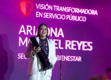 Ariadna Montiel recibe “Premio Lidera” por su “visión transformadora en servicio público”; lo dedica a mexicanos
