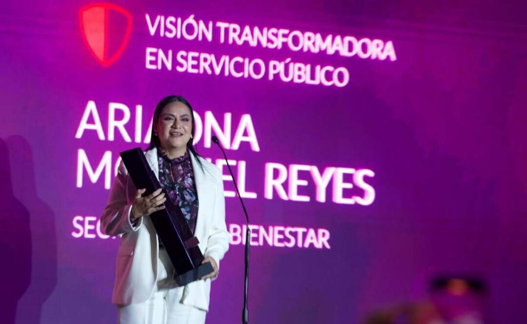 Ariadna Montiel recibe “Premio Lidera”. Foto: Especial