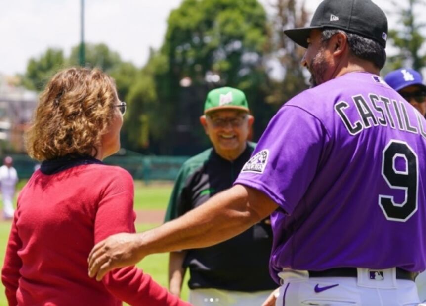 “¡Hay porra!”: Beatriz Gutiérrez Müller apoya a su “novio” en juego con leyendas del beisbol