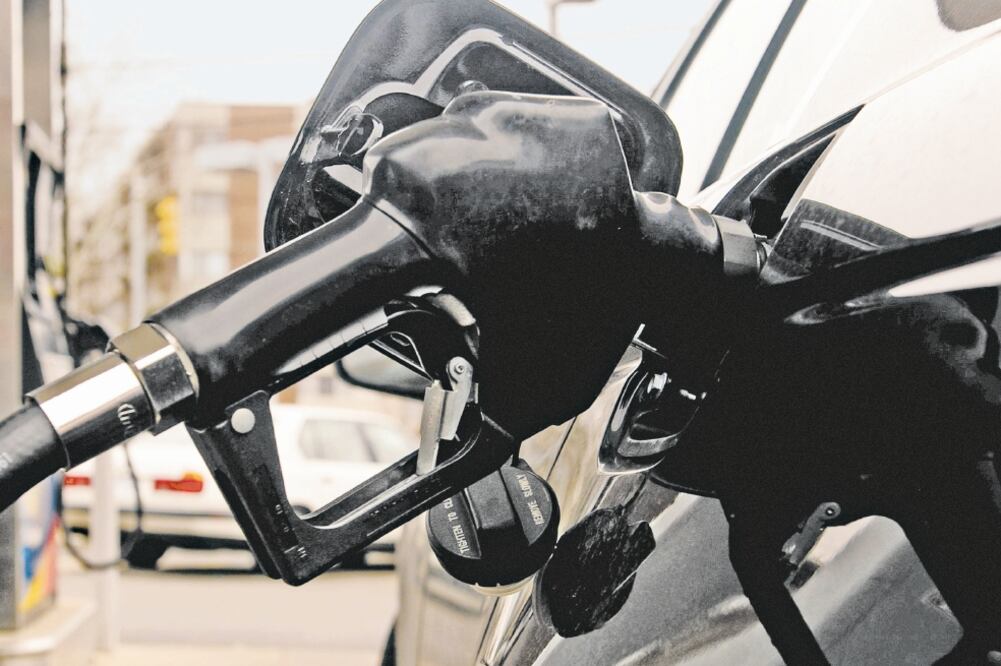 Aumento. El 15 de junio, la Comisión Reguladora de Energía aprobó subir el etanol en gasolinas (ARCHIVO EL UNIVERSAL)