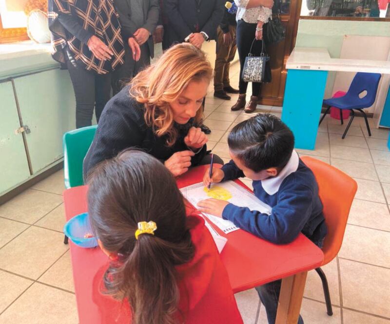 Disposición. Beatriz Gutiérrez Müller recorrió las instalaciones de la Casa Cuna para conocer las actividades de los niños. TOMADA DE TWITTER