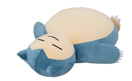 Tuitero borracho compra Pokémon gigante y no puede llevarlo a casa