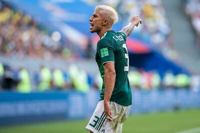 Carlos Salcedo arremete contra su familia