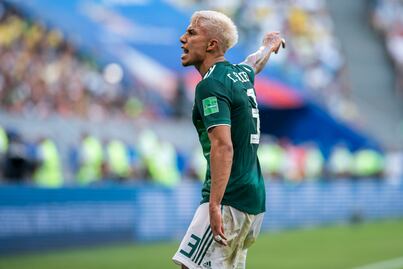 Carlos Salcedo arremete contra su familia