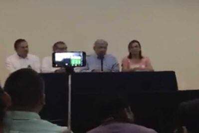 AMLO explica a petroleros plan para rescatar al sector energético