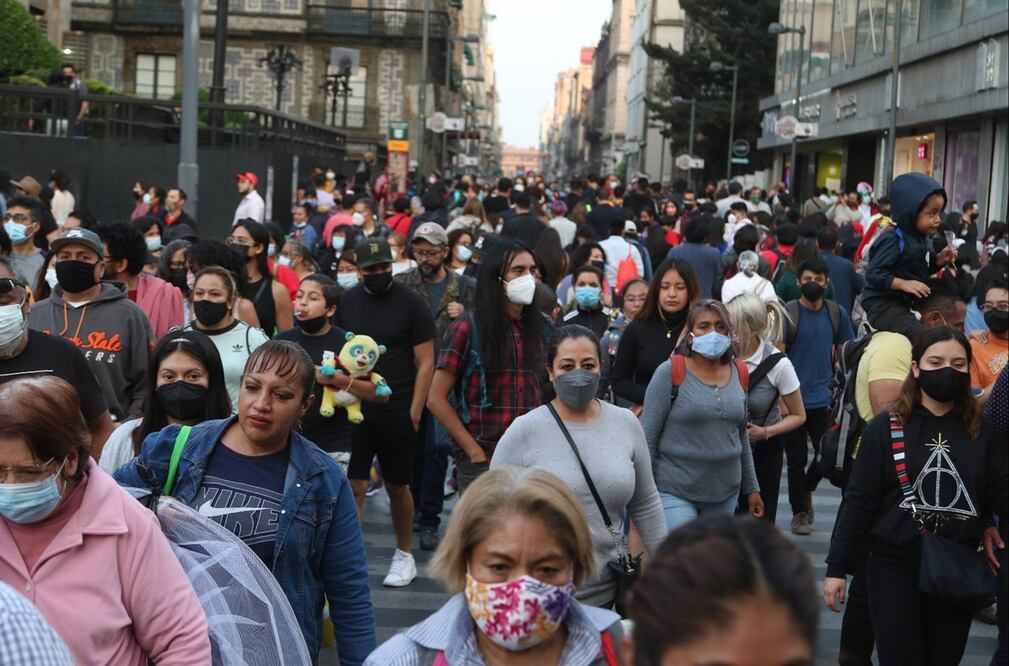 Aglomeración de personas en Eje Central. Foto: El Universal / Carlos Mejía, archivo