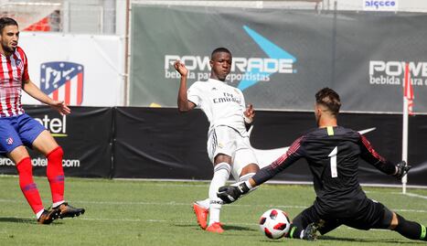 Jugador del Atleti B muerde en la cabeza a Vinicius Jr