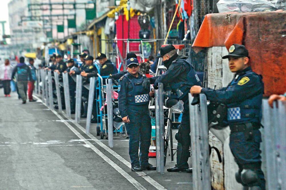 La SSPDF mantendrá la vigilancia en los lugares donde había más presencia de ambulantes (ARCHIVO EL UNIVERSAL)