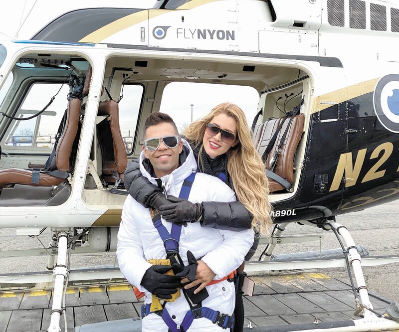 Aparecen en una fotografía con gafas de sol listos para emprender el vuelo. BOBO