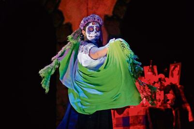 Difunden las tradiciones del Día de Muertos en Xochimilco