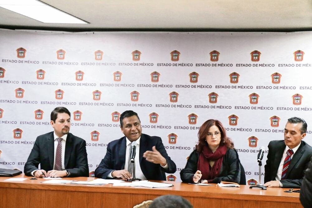 Raúl Vargas (segundo de izquierda a derecha), secretario de Medio Ambiente mexiquense, dijo que si la Ciudad de México no implementa medidas urgentes para procesar sus desechos sólidos (GOBIERNO DEL ESTADO DE MÉXICO)