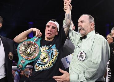 Óscar Valdez retiene su campeonato con polémica decisión de los jueces