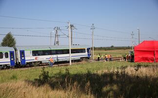 Descarrila tren tras chocar con un camión en Polonia; reportan al menos un muerto y decenas de heridos