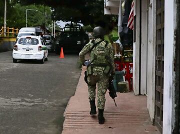 Ejército y policías de Guanajuato irrumpen en edificio de Seguridad Pública de Villagrán; revisan armamento y equipos de comunicación