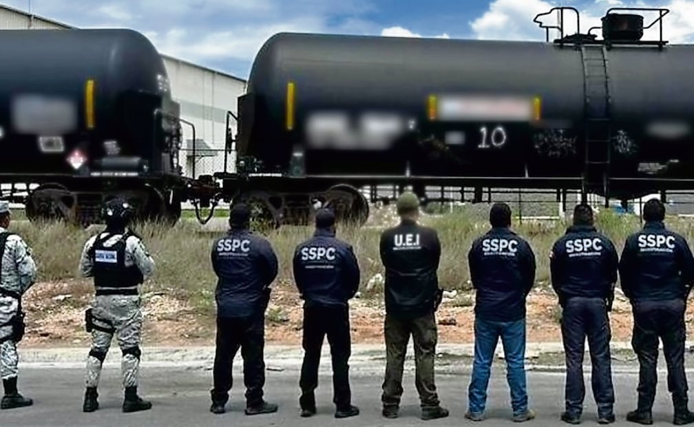 Decenas de vagones cargados con 15 millones de litros de combustible robados fue asegurado por elementos de las fuerzas federales en Coahuila. Foto: Especial