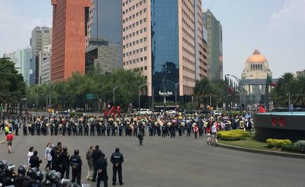 Policías impiden paso de maestros en Reforma y Bucareli