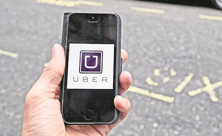 Acusan a conductor de Uber de atropellar a policías