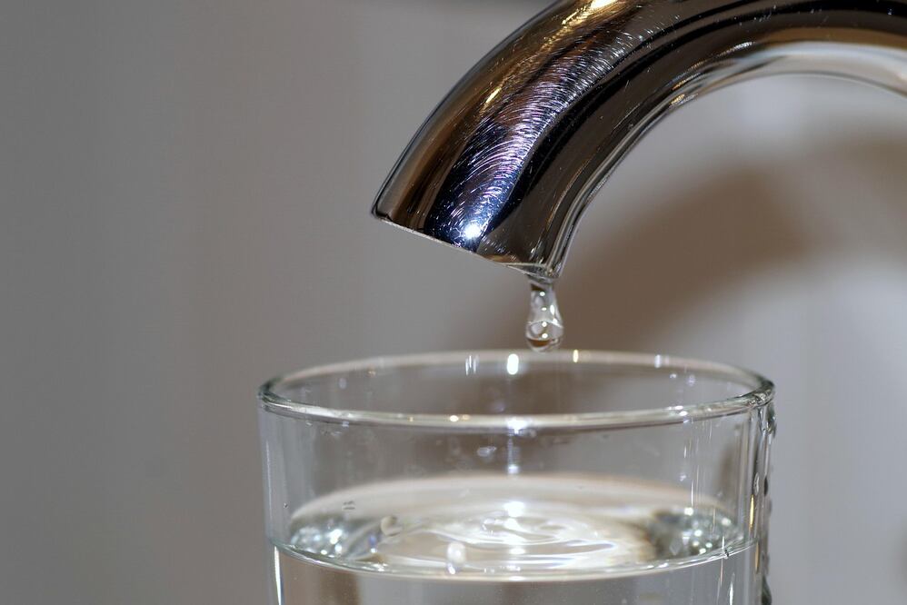 Ten cuidado al tomar agua de la llave de la cocina. Foto: Pixabay