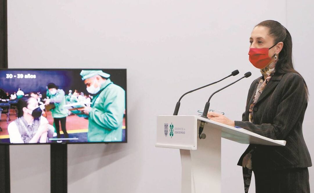 Claudia Sheinbaum dijo que seguir con la vacunación es la única manera para reducir los casos de coronavirus en la capital. Foto: Especial.