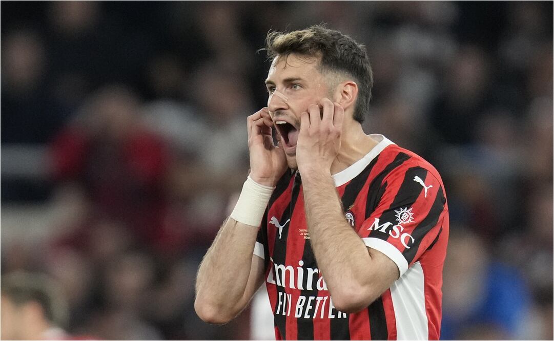 FOTO: AP - Santiago Giménez con el AC Milan