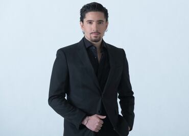 Alex Fernández le entra al mariachi-pop con su propia voz y legado