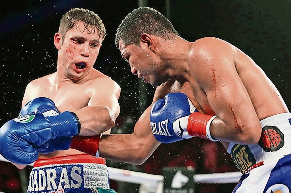 Aunque Cuadras (izq.) salió lastimado, cree que los jueces se equivocaron (HBO BOXING)