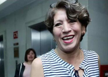 Delfina Gómez se toma selfies con alumnos de secundaria mientras le gritan “¡Gobernadora!” VIDEO