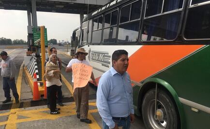 Vecinos bloquean caseta de peaje del Circuito Exterior Mexiquense en Ecatepec