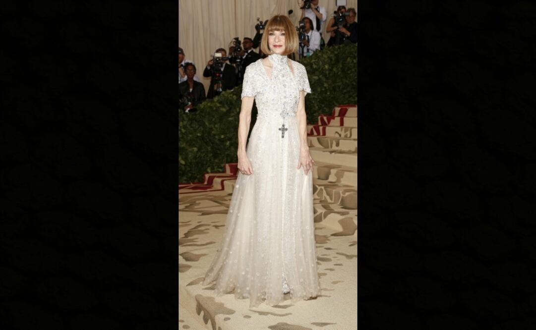 Anna Wintour enfundada en un vestido de la firma francesa Chanel