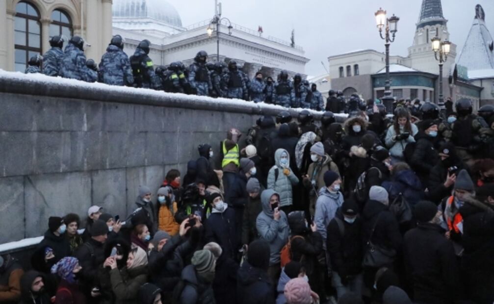 Suman más de 3 mil detenidos en Rusia por protestas a favor de Alexéi Navalni