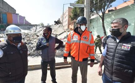 Alistan retiro de dos tanques de gas en inmueble afectado por explosión en la Pensil