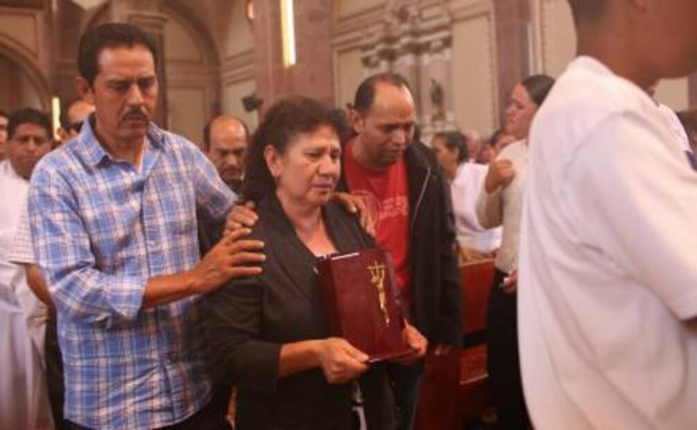 Ofician misa por padre asesinado en Michoacán
