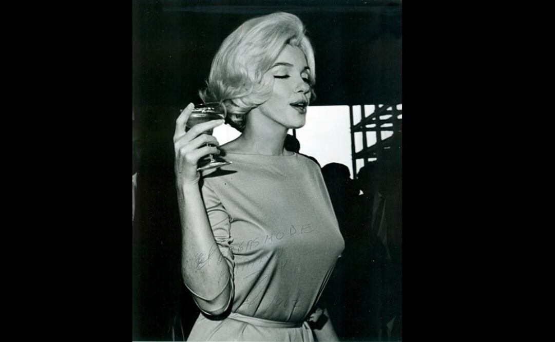 "Naturalmente, hay momentos en que a toda mujer le gusta ser halagada, sentir que ella es la cosa más importante en el mundo de alguien. Sólo un hombre puede pintar este cuadro."