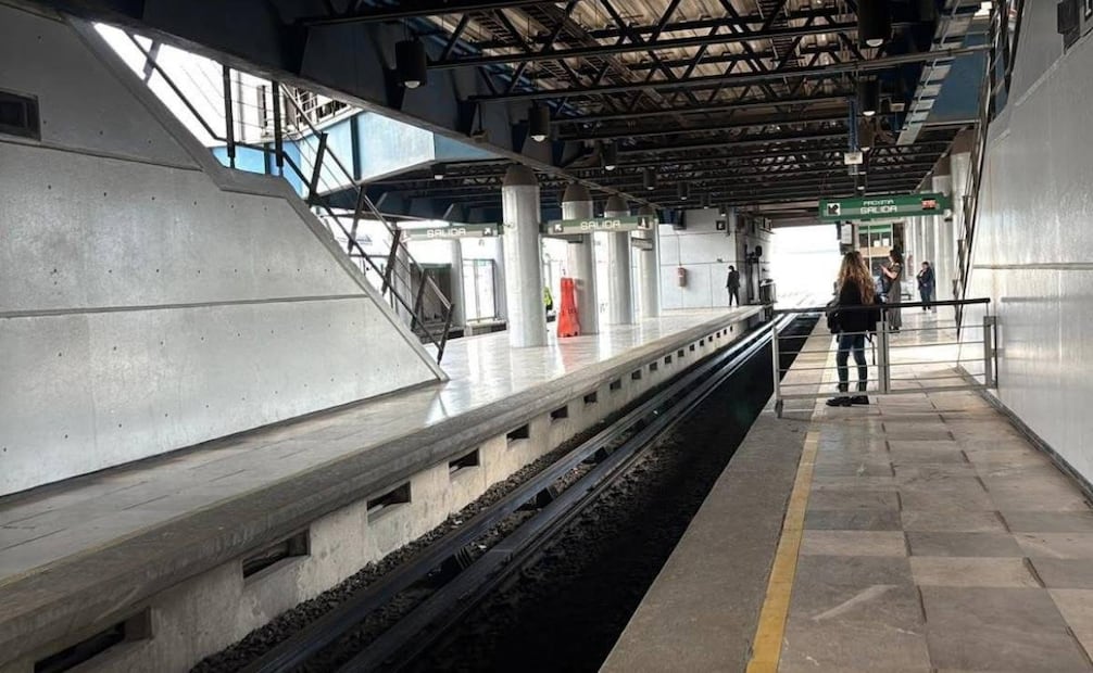 Metro acuerda retiro de ambulantes en 8 estaciones de la Línea B de Ecatepec; reordenan comercio en andenes.
Foto: Especial.