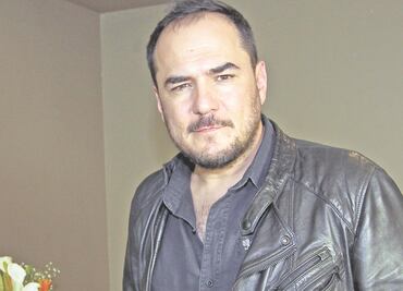 Serrano fabrica una noche bohemia