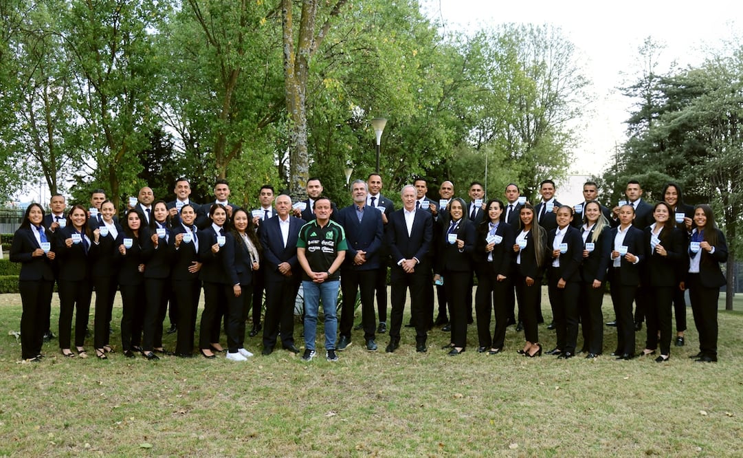 Entregan 54 Gafetes FIFA a árbitras y árbitros mexicanos. FOTO: ESPECIAL