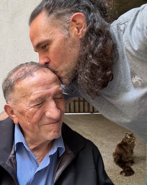 Valentino Lanús comparte foto con su padre en su cuenta de Instagram en mayo de 2025.