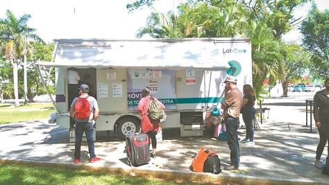 Sin controles, pruebas de Covid para viajeros